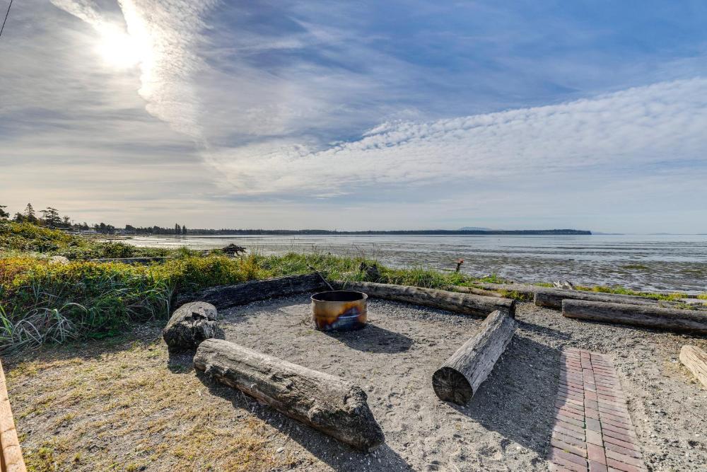 Bayfront Retreat with Private Beach in Birch Bay
